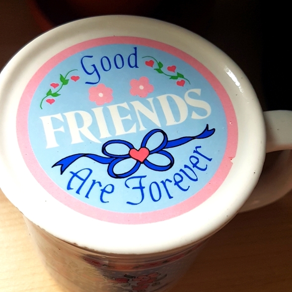 Vintage Good Friends are Forever mug with lid. - Picture 3 of 4